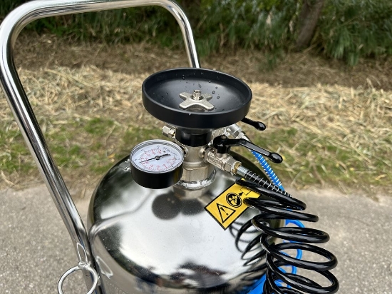 Afbeeldingen van Buisrailwagen met drukvat en compressor