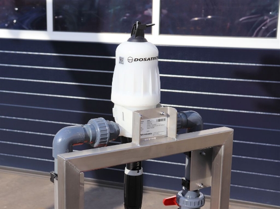 Picture of Dosing unit on stainless steel frame - Dosatron D3RE2PVDF+BP