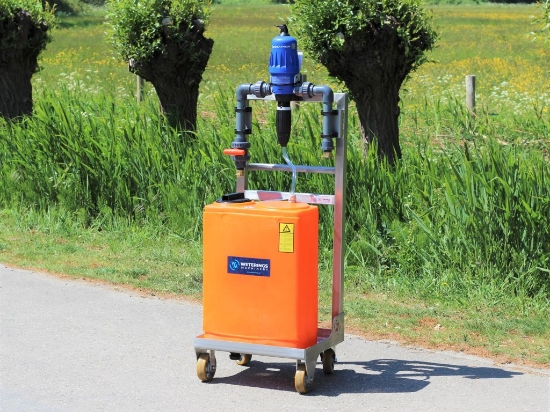 Picture of Dosing unit on stainless steel frame - Dosatron D3RE5BPVF