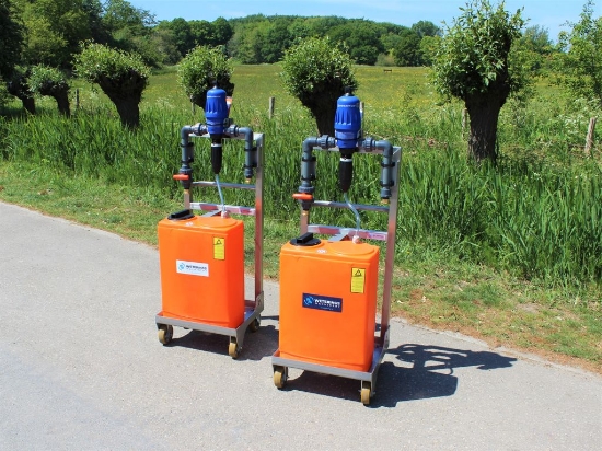 Picture of Dosing unit on stainless steel frame - Dosatron D3RE5BPVF