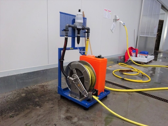 Afbeeldingen van Doseerunit D3RE2BPVFP met 60L tank en slanghaspel (haaks)