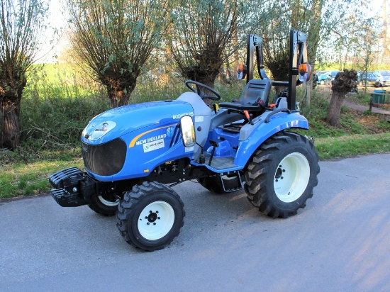 Afbeeldingen van New Holland Boomer 25 Tractor