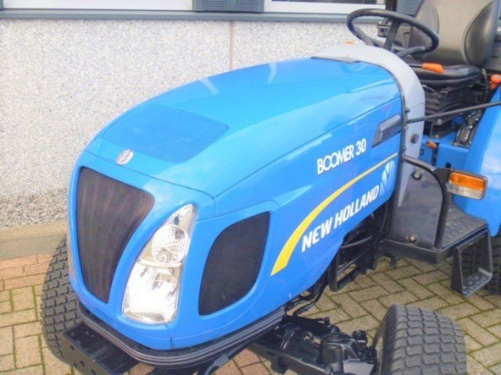 Afbeeldingen van New Holland Boomer 30 Tractor