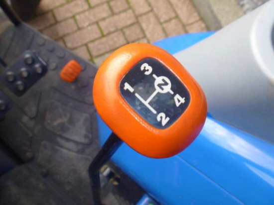 Afbeeldingen van New Holland Boomer 30 Tractor