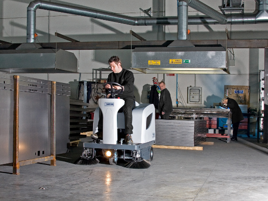 Afbeeldingen van Nilfisk SR1101B Veegmachine