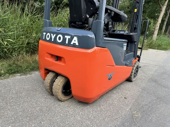 Afbeeldingen van Toyota heftruck 8FBE16T (3 wiel) s/n 12904