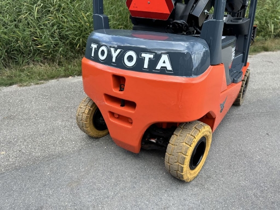 Afbeeldingen van Toyota heftruck 8FBMK16T (4 wiel) s/n 12904