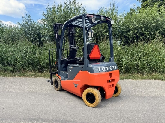 Afbeeldingen van Toyota heftruck 8FBMK16T (4 wiel) s/n 12904