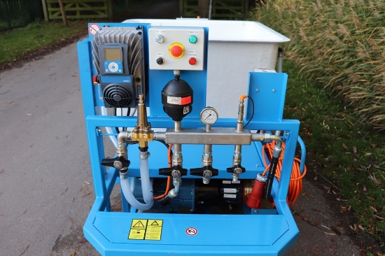 Afbeeldingen van Spuitwagen 1000K - Hydracell Pomp G10 30l/min~70bar - WCR (Draaibaar)