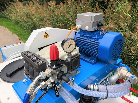 Afbeeldingen van Spuitwagen 600K+200T - Plunjerpomp P63 42l/min~50bar - WCR