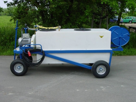 Afbeeldingen van Spuitwagen 800L-300L HDPE - Plunjerpomp P63 42l/min~50bar - Handhaspel 450mm