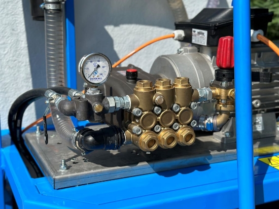 Afbeeldingen van Spuitwagen 1000K - Plunjerpomp GM63 63l/min~60bar - WCR (Draaibaar)