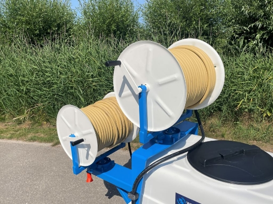 Afbeeldingen van Spuitwagen 400T - Plunjerpomp MP63 49l/min~80bar - 2x Handhaspel 450mm