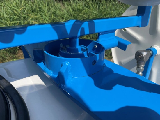 Afbeeldingen van Spuitwagen 400T - Plunjerpomp MP63 49l/min~80bar - 2x Handhaspel 450mm