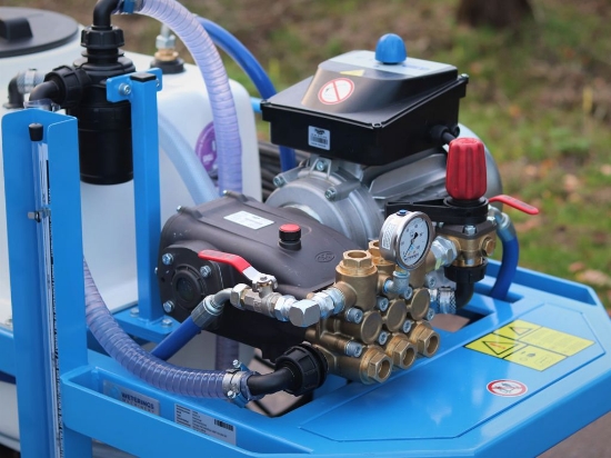 Afbeeldingen van Spuitwagen 200T - Plunjerpomp GM35 35l/min~50bar - Handhaspel 300mm (Draaibaar)