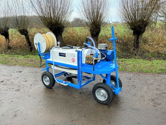 Afbeeldingen van Spuitwagen 200T - Plunjerpomp GM40 50l/min~50bar - Handhaspel 300mm (Draaibaar)