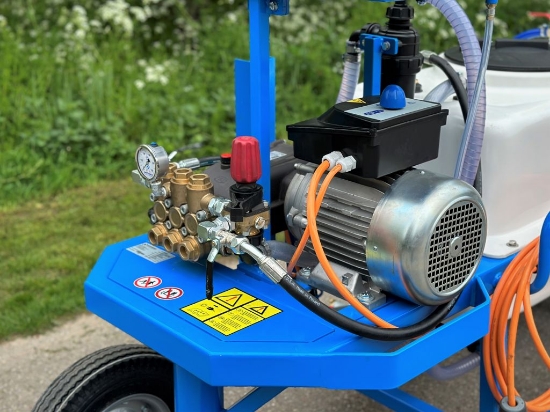 Afbeeldingen van Spuitwagen 200T - Plunjerpomp GM35 35l/min~50bar - WCR (Vast)