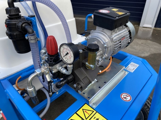 Afbeeldingen van Spuitwagen 400T - Membraanpomp M35 30l/min~30bar - WCR (Draaibaar)