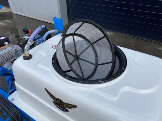 Afbeeldingen van Spuitwagen 400T - Membraanpomp M35 30l/min~30bar - WCR (Draaibaar)