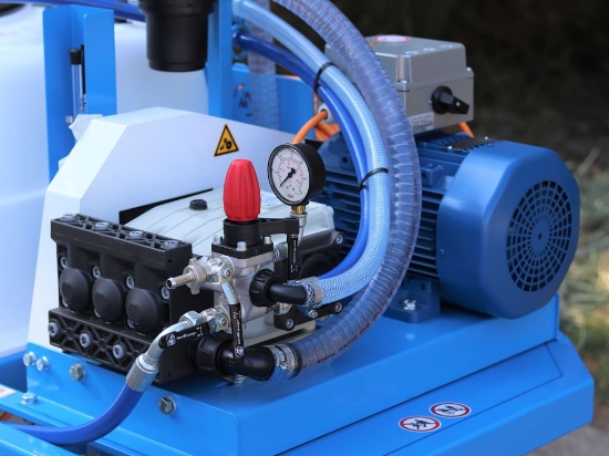 Afbeeldingen van Spuitwagen 400T (smal) - Plunjerpomp P63 42l/min~50bar - WCR (vast)