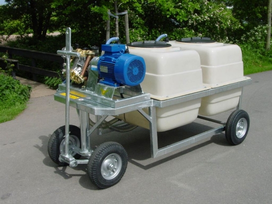 Afbeeldingen van Spuitwagen 2x400T - Membraanpomp IDB1100 70l/min~40bar - Verzinkt