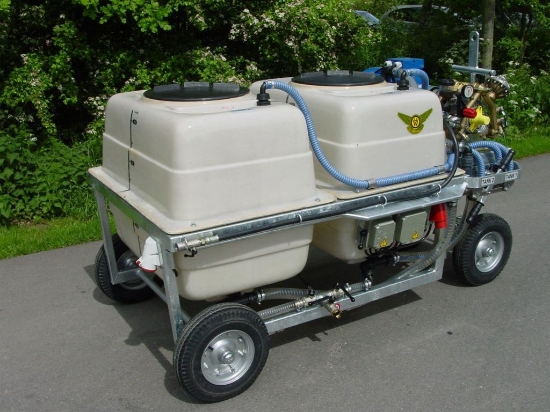 Afbeeldingen van Spuitwagen 2x400T - Membraanpomp IDB1100 70l/min~40bar - Verzinkt