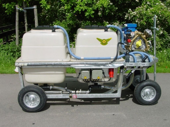 Afbeeldingen van Spuitwagen 2x400T - Membraanpomp IDB1100 70l/min~40bar - Verzinkt