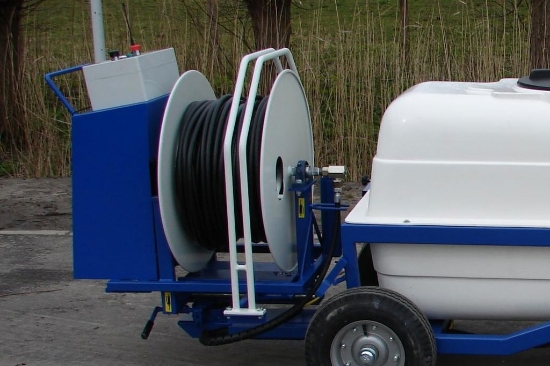 Afbeeldingen van Spuitwagen 600T Smal - Plunjerpomp P63 42l/min~50bar - WCR Draaibaar