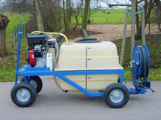 Afbeeldingen van Spuitwagen 400T - Vanguard 16PK + XW30.20 30l/min~150bar - Veerhaspel Draaibaar