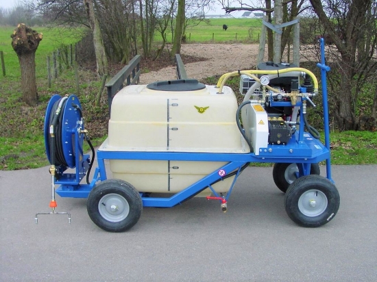 Afbeeldingen van Spuitwagen 400T - Vanguard 16PK + XW30.20 30l/min~150bar - Veerhaspel Draaibaar