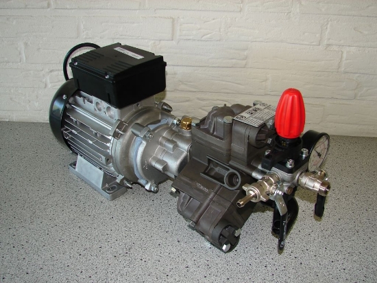 Afbeeldingen van Imovilli PM33 Plunjer Pompset 19l/min~50bar 2,2kW 230V (Reductor)