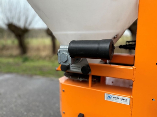 Afbeeldingen van Zoutstrooier 170ltr Comp  Weid